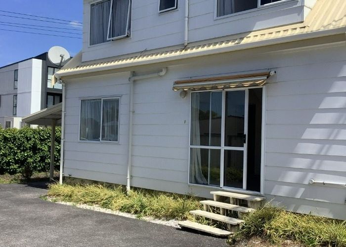  at 17 Ocean View Road, Milford, Auckland