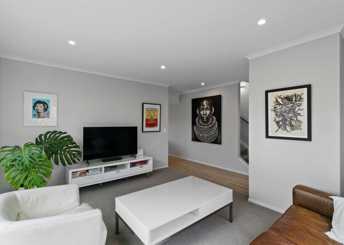  at 30 William Wallbank Crescent, Swanson, Auckland