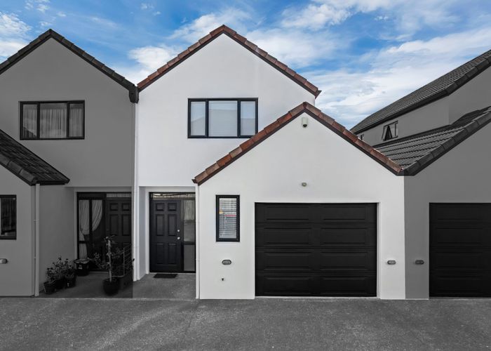  at 2/25 Kellaway Drive, East Tamaki, Manukau City, Auckland