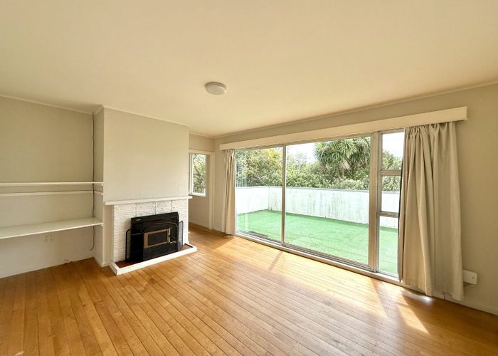  at 26 Tiroroa Avenue, Te Atatu South, Waitakere City, Auckland