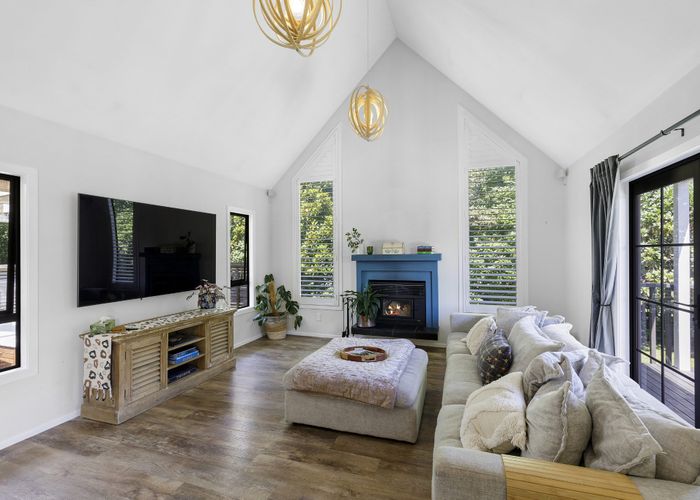  at 100 Emerald Hill Drive, Birchville, Upper Hutt, Wellington