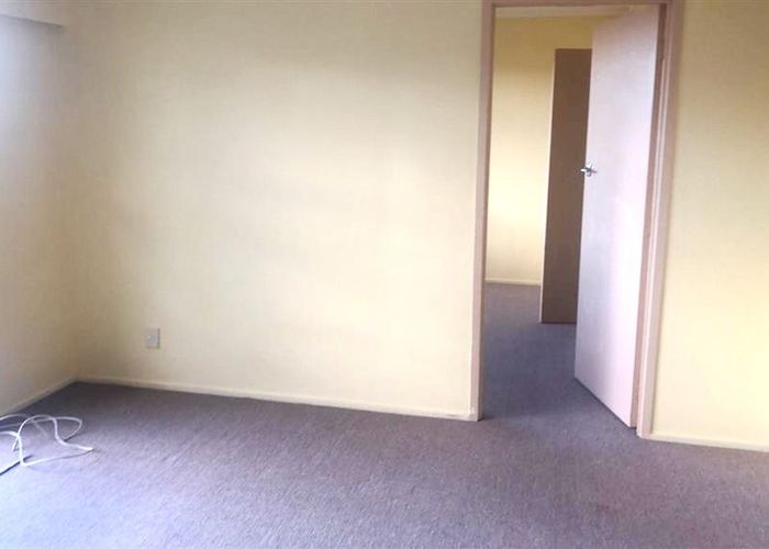  at 2/8 Margaret Road, Papatoetoe, Auckland