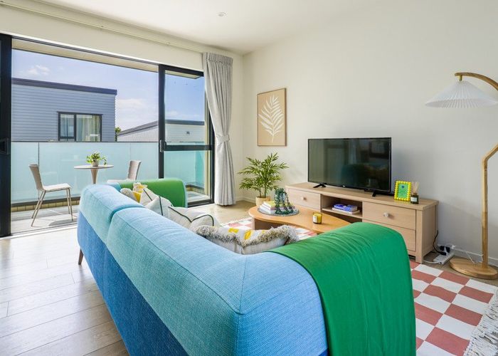  at 2/26 Long Bay Drive, Torbay, North Shore City, Auckland