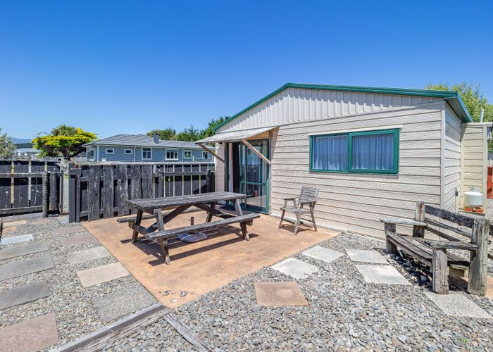  at 6 Mavis Avenue, Waikawa Beach, Manakau