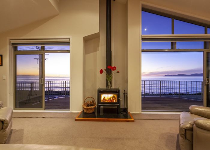  at 52 The Parade, Paekakariki