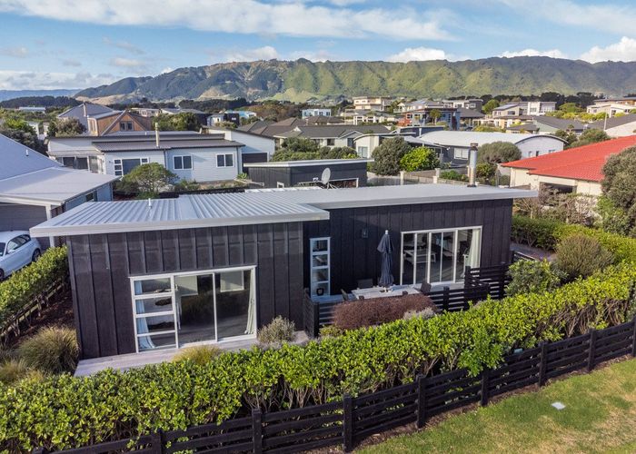  at 6 Olliver Grove, Waikanae Beach, Waikanae