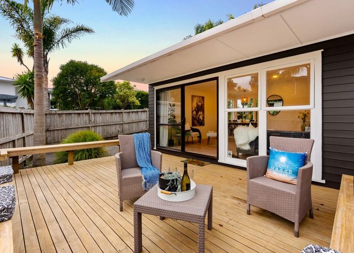  at 21 Lantana Road, Green Bay, Waitakere City, Auckland