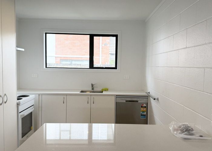  at 2/24 Longford Street, Mount Wellington, Auckland City, Auckland