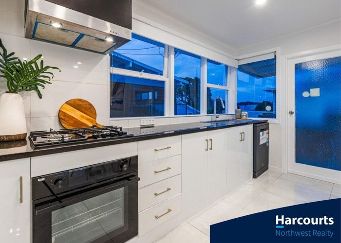  at Hillsborough, Auckland City, Auckland