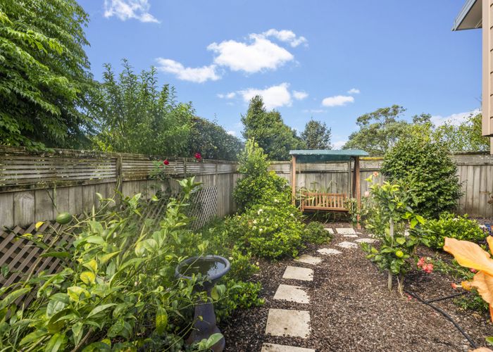  at 8A Hauraki Crescent, Pinehill, Auckland