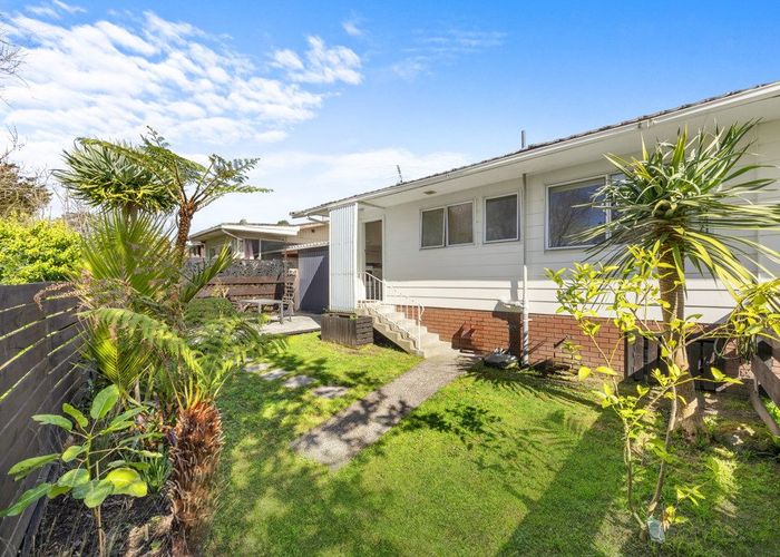  at 5/19 Bayside Avenue, Te Atatu Peninsula, Waitakere City, Auckland