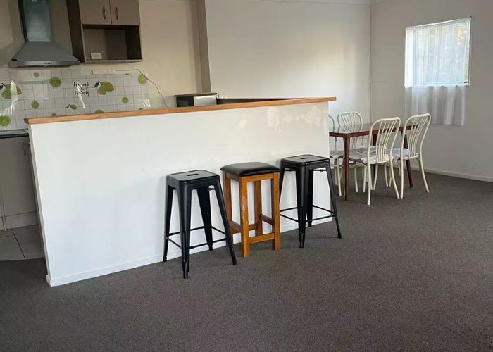  at 10 Holdaway Avenue, Northcote, Auckland