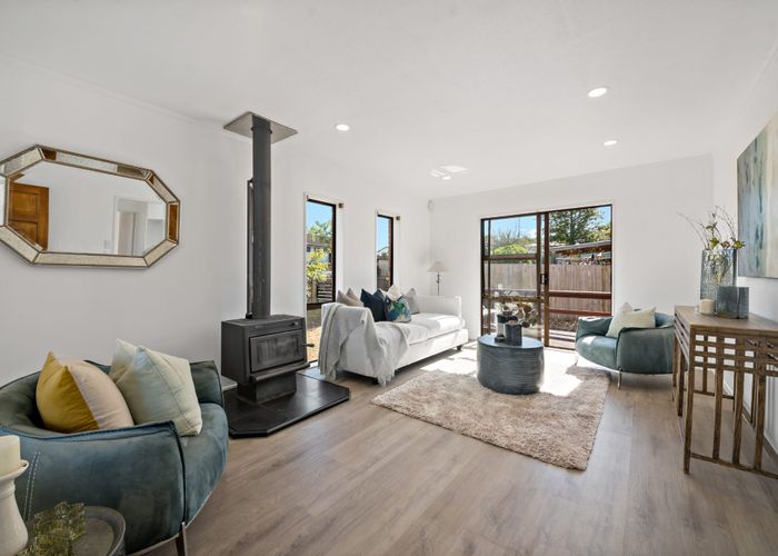  at 4 De Quincey Terrace, Highland Park, Auckland
