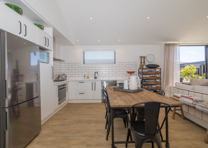 at 2 Leaning Rock RD, Springvale, ALEXANDRA