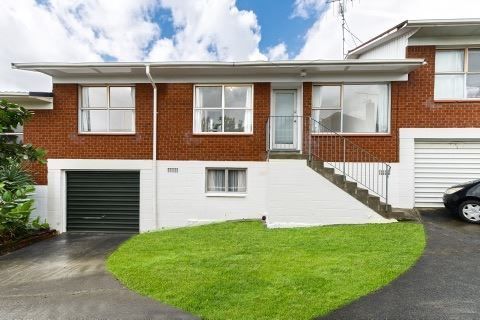  at 2/17 Quebec Road, Milford, Auckland