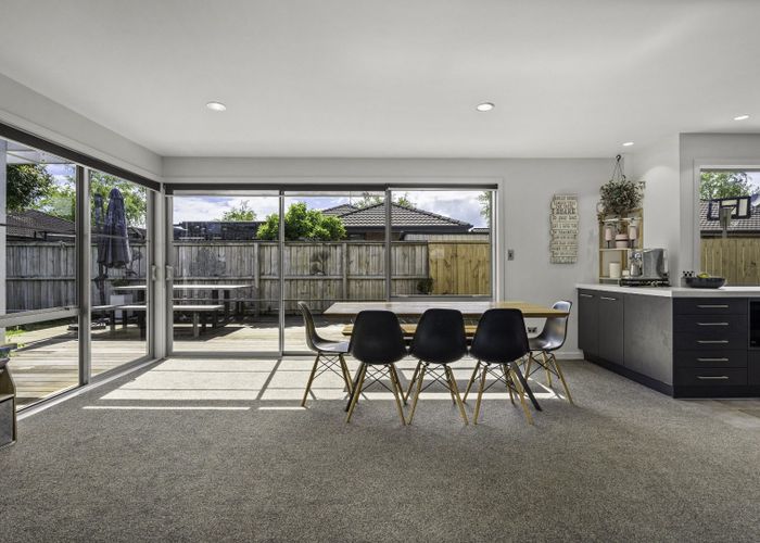  at 9 Ravenscourt Place, Huntington, Hamilton