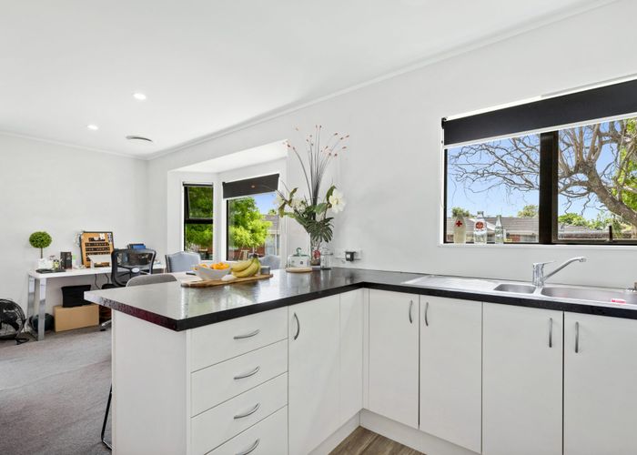  at 727a Te Atatu Rd, Te Atatu Peninsula, Waitakere City, Auckland