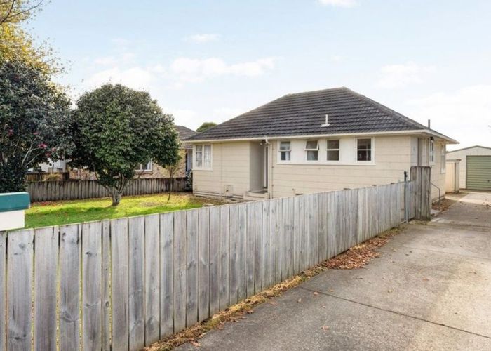  at 37 Montgomery Crescent, Bader, Hamilton