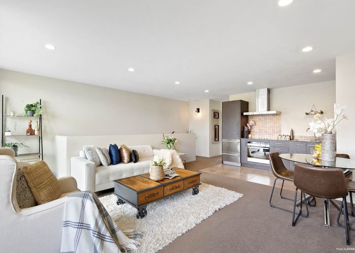  at 4/1 Gracechurch Drive, Flat Bush, Manukau City, Auckland