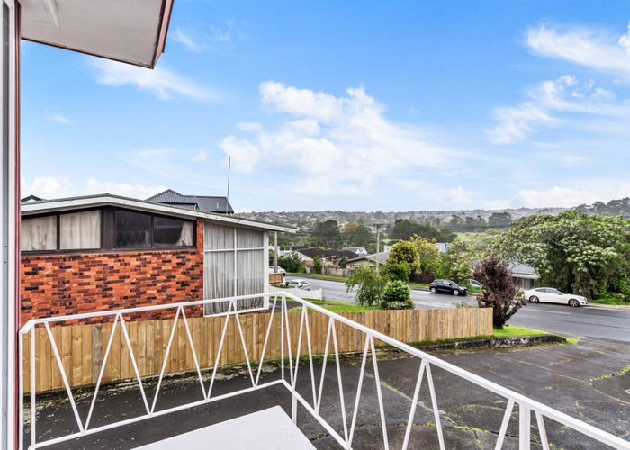  at 2/127 White Swan Road, Mount Roskill, Auckland