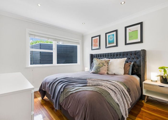  at 16 Hadfield Street, Beach Haven, Auckland