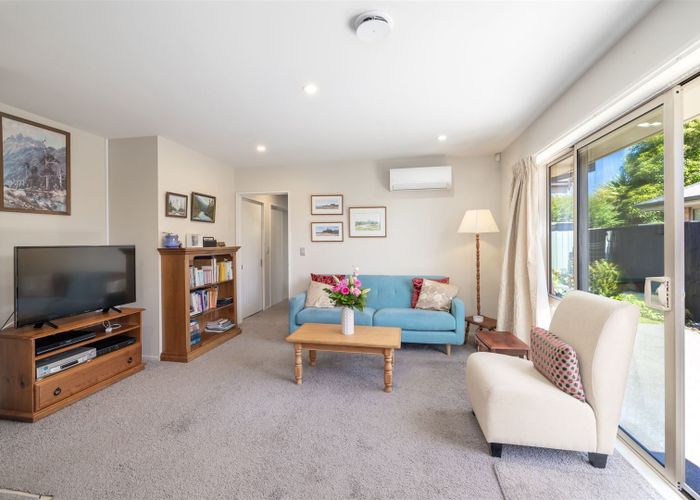  at 2/61 Middlepark Road, Sockburn, Christchurch