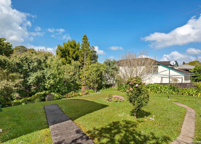  at 35 Montgomery Ave, Rothesay Bay, North Shore City, Auckland