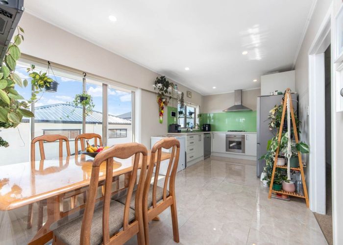  at 4237 Great North Road, Glendene, Waitakere City, Auckland