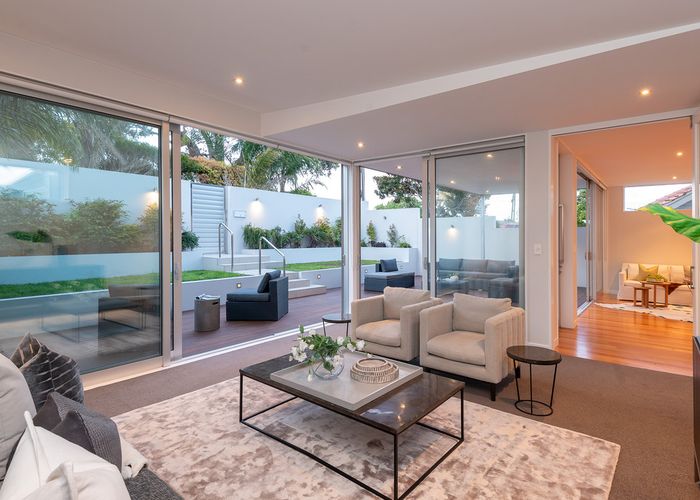  at 33 Luplau Crescent, Cockle Bay, Auckland