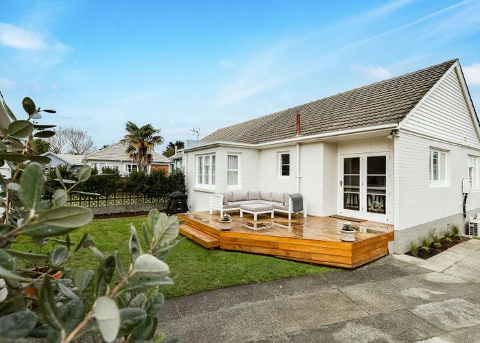  at 2 Plunket Terrace, Hamilton East, Hamilton