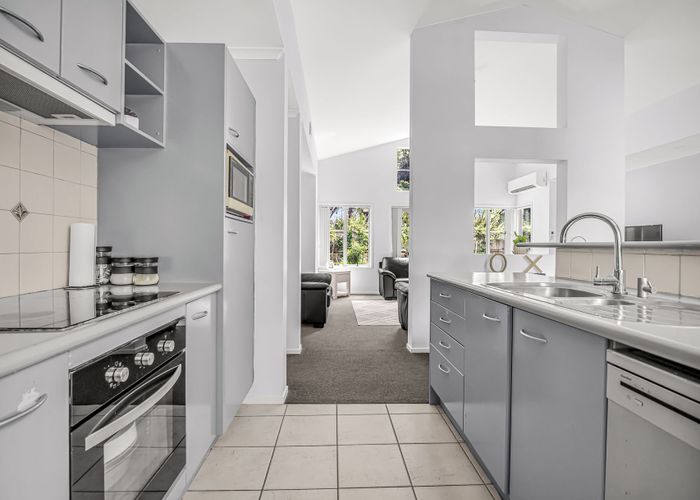  at 92 Riverton Drive, Randwick Park, Manukau City, Auckland