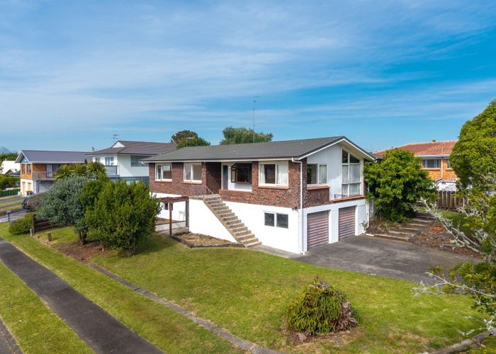  at 9 Kurnell Drive, Botany Downs, Manukau City, Auckland