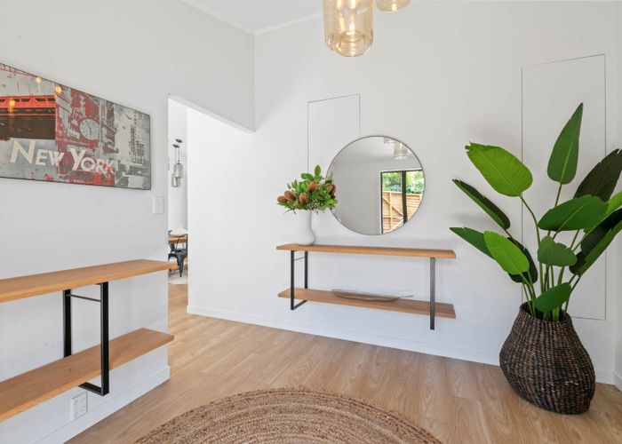  at 1/42 GLEN VISTA PL, Bayview, North Shore City