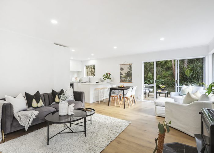  at 2/9a De Val Drive, Titirangi, Waitakere City, Auckland