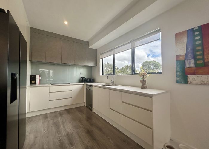  at 2/13 Oteha Valley Road, Oteha, North Shore City, Auckland