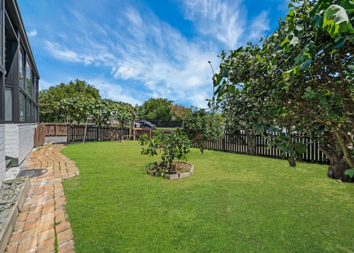  at 1/82 Aviemore Drive, Highland Park, Manukau City, Auckland