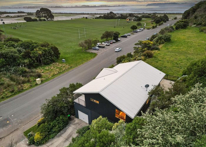  at 122 McCormacks Bay Road, Redcliffs, Christchurch City, Canterbury