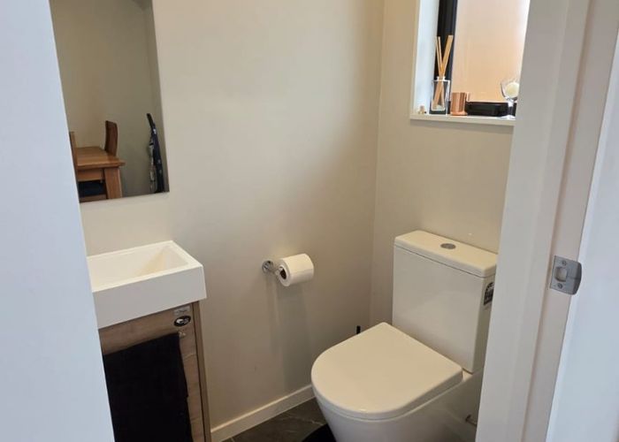  at 4/24 Tara Road, Henderson, Waitakere City, Auckland