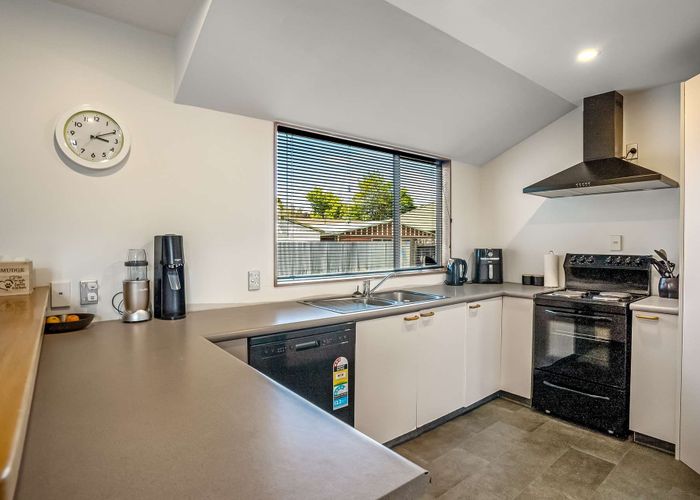  at 1/36 Frankleigh Street, Somerfield, Christchurch
