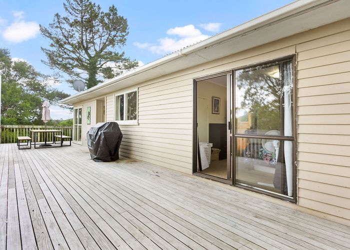  at 6 Gilpin Place, Beach Haven, Auckland