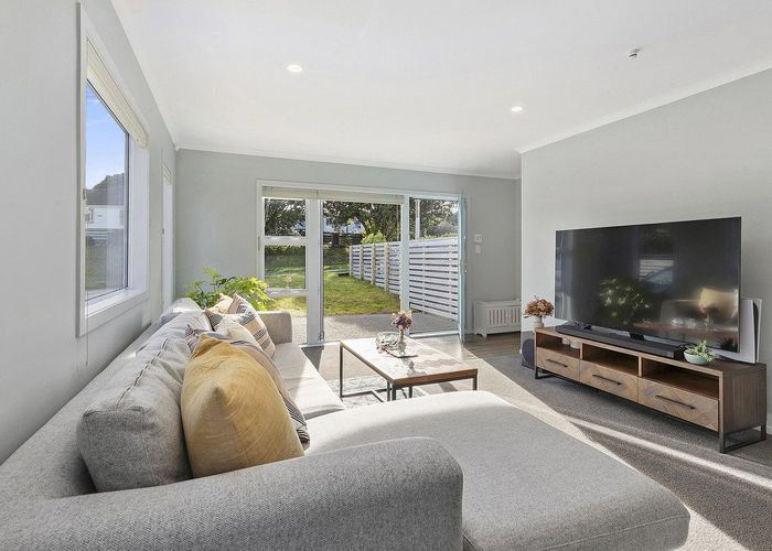  at 2/1 Murphy Place, Titahi Bay, Porirua, Wellington