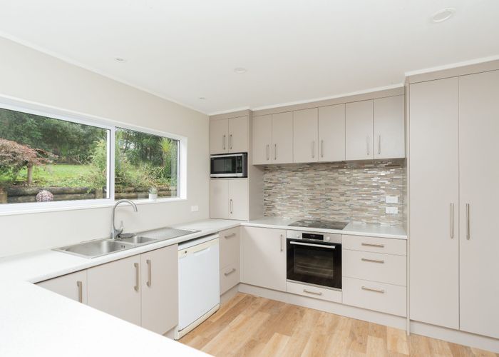  at 33 Pohutukawa Drive, Pukete, Hamilton