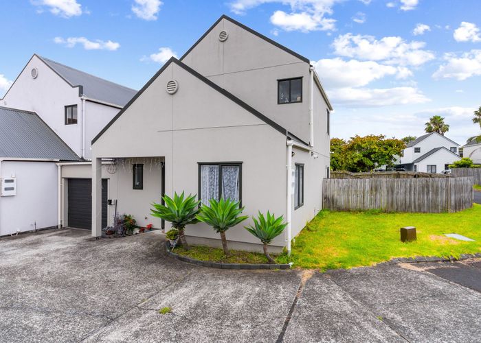  at 10 Blumhardt Place, Avondale, Auckland City, Auckland