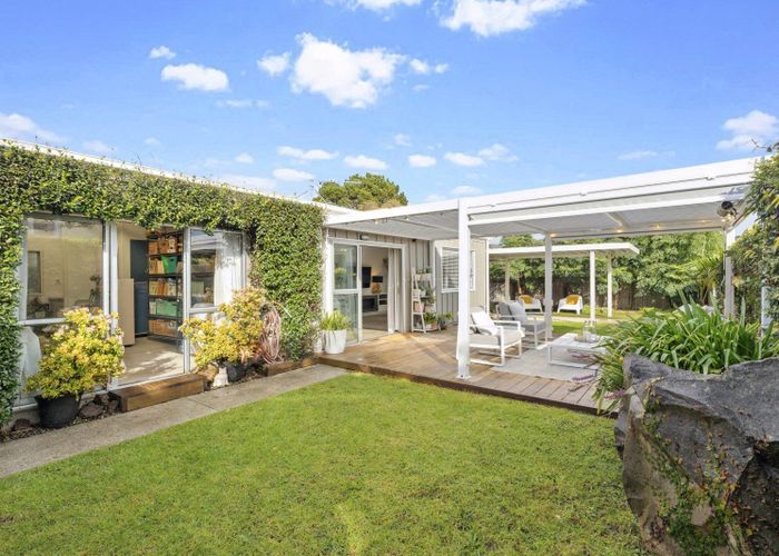 at 90 Crawford Avenue, Mangere Bridge, Auckland