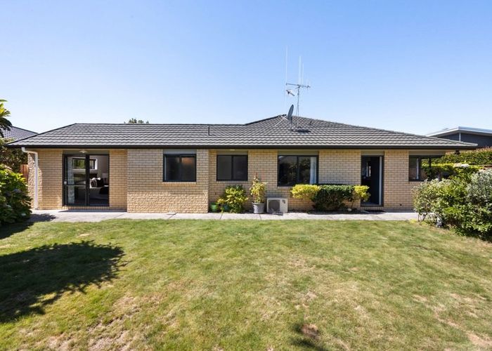  at 76 Huntington Drive, Huntington, Hamilton