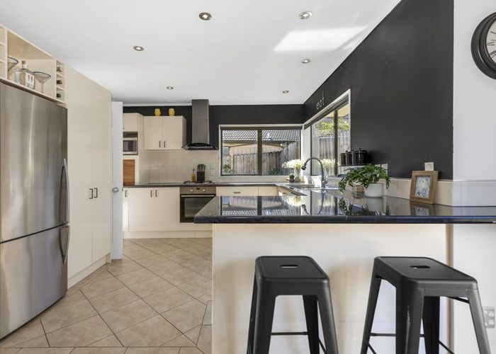  at 2/4 Dromora Close, Dannemora, Manukau City, Auckland