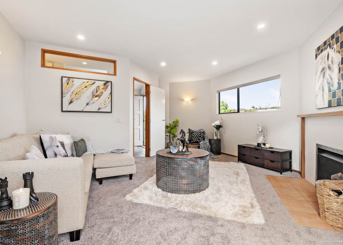  at 2/7 Jutland Street, Mairangi Bay, Auckland
