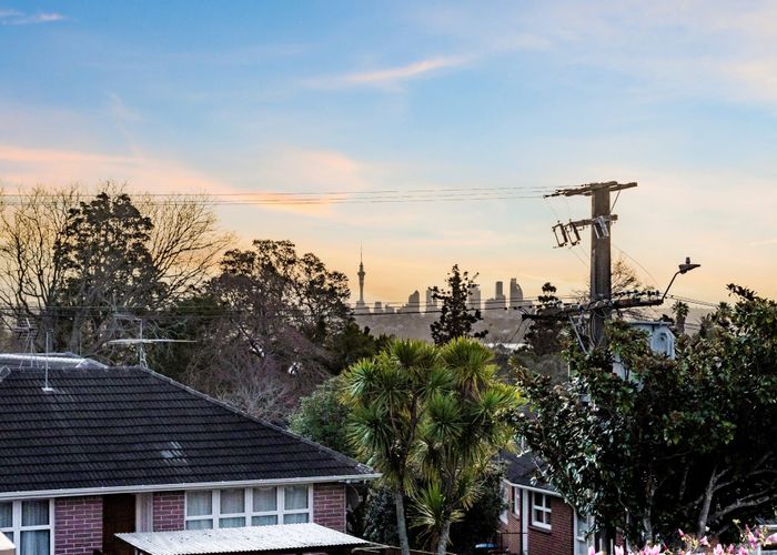  at 2/114 St Johns Road, Meadowbank, Auckland