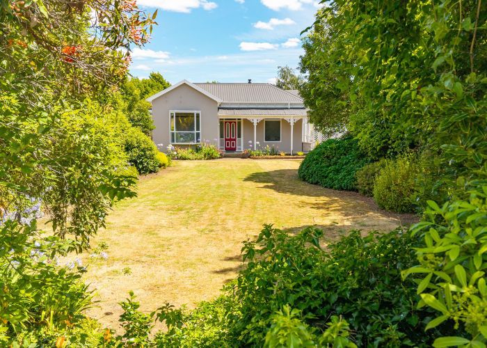  at 137 Lord Rutherford Road South, Brightwater, Brightwater