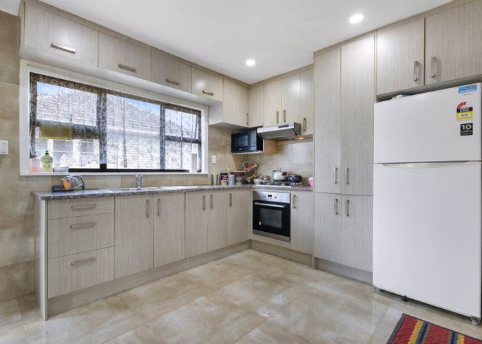  at 5 Lloyd Avenue, Papatoetoe, Manukau City, Auckland